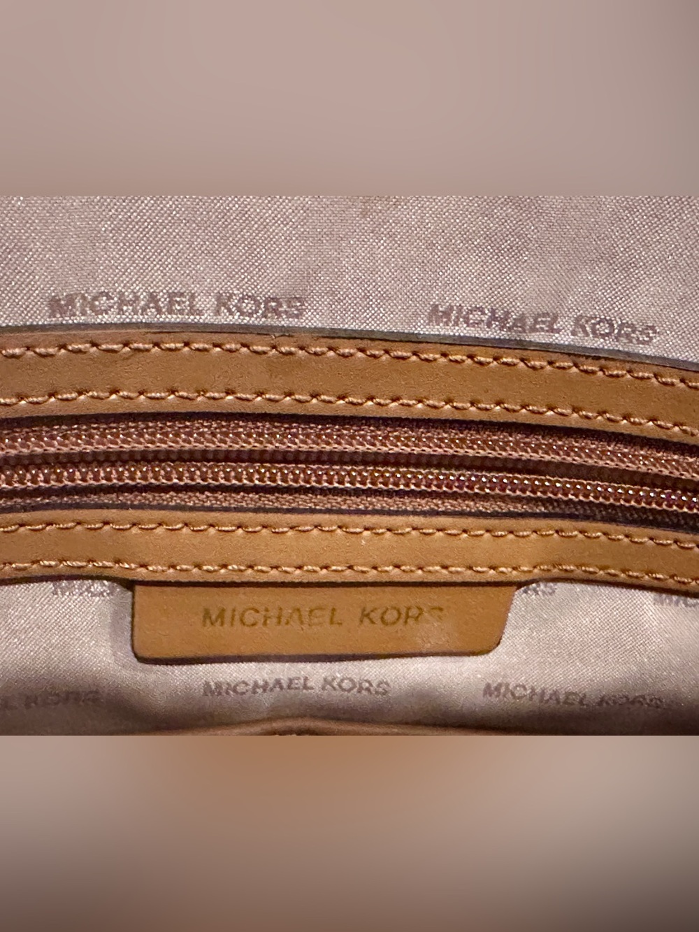 Michael Kors Voyager Large Signature Tote /laptop Bag - Picture 6 of 16